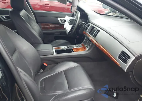 2015 Jaguar Xf 2.0T Premium z USA, uszkodzony, nr VIN SAJWA0FS6FPU86489